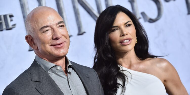 Jeff Bezos to Give Most of His Money to Charity
