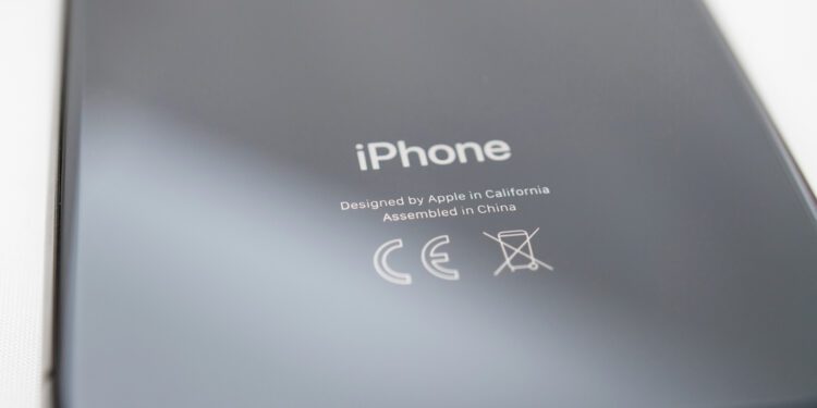 Foxconn Offers $1,400 to Workers to Leave the World’s Largest iPhone Factory