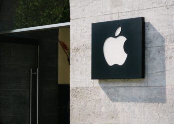 Apple Curtails Specs of Self-Driving Car, Delays Debut