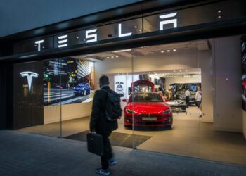 Tesla offers discounts raising demand concerns