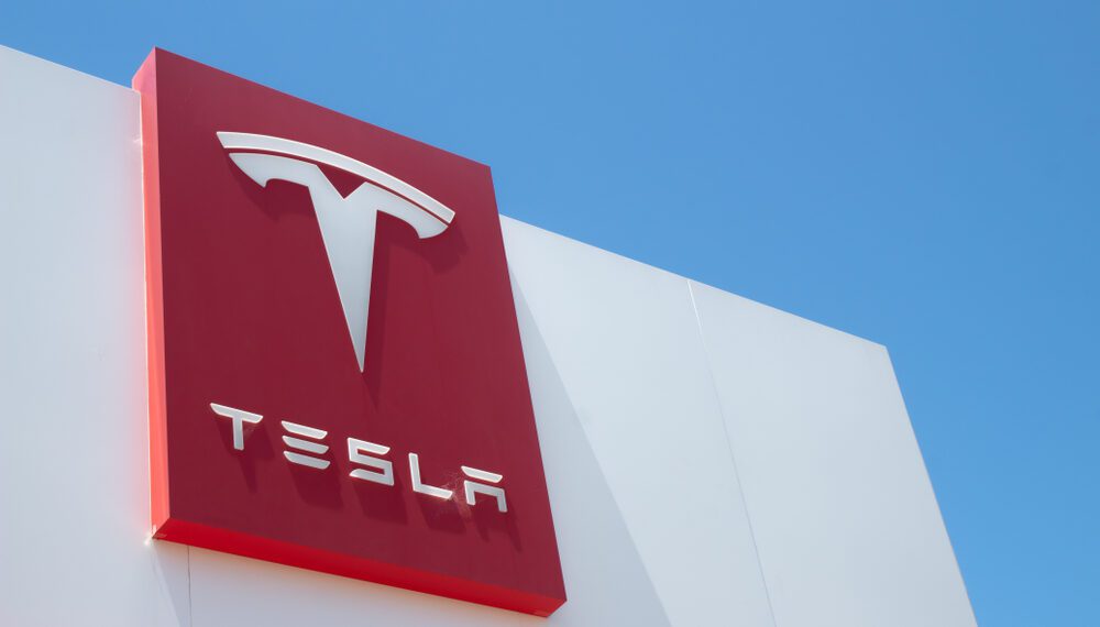 Tesla Unveils Electronic Semi Truck