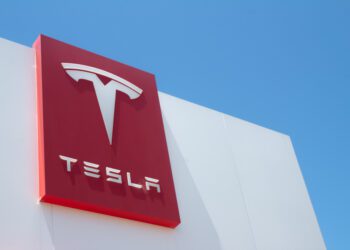 Tesla Unveils Electronic Semi Truck