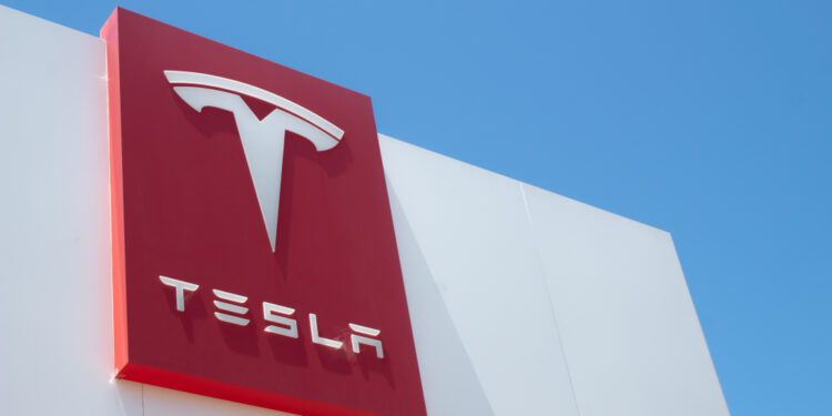 Tesla Unveils Electronic Semi Truck