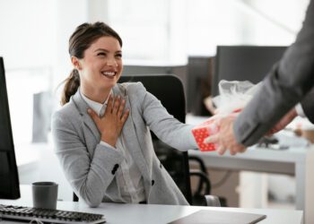 8 Tips for Holiday Gift-Giving at Work