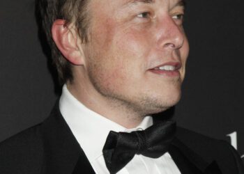 Famous Entrepreneurs: What Elon Musk Can Learn about Steve Job’s Return to Apple