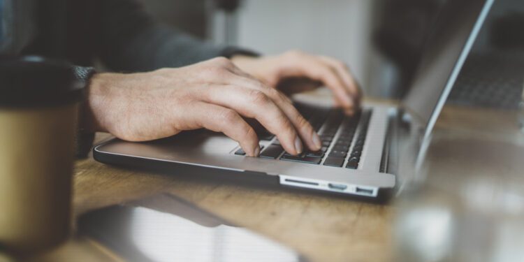 How CEOs Can Use Their Blog to Communicate With Staff & Customers