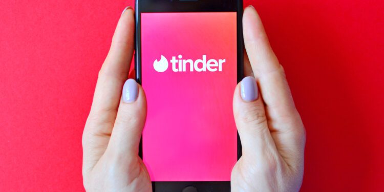 <strong>Tinder owner to lay off 8% of its staff as growth falters</strong> - CEO North America Tinder owner to lay off 8% of its staff as growth falters