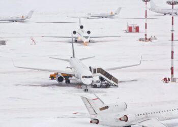 Airlines cancel over 1,800 U.S. flights as ice storm hits multiple states