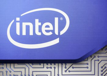 Intel slashes employee, exec pay amid PC market downturn