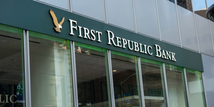 Around 190 US banks could collapse, study says - CEO North America First Republic collapse: More bank failures likely, analyst says