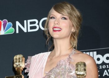 Taylor Swift tour set be be biggest in concert history