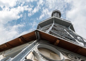 A summer stroll through Paris