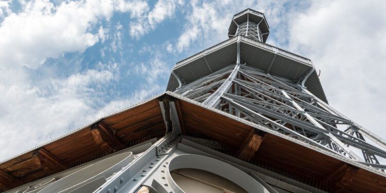 A summer stroll through Paris - CEO North America A summer stroll through Paris