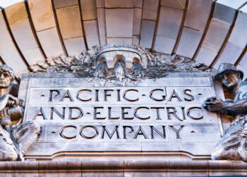 PG&E asks for $7 billion government loan to limit California wildfire risk