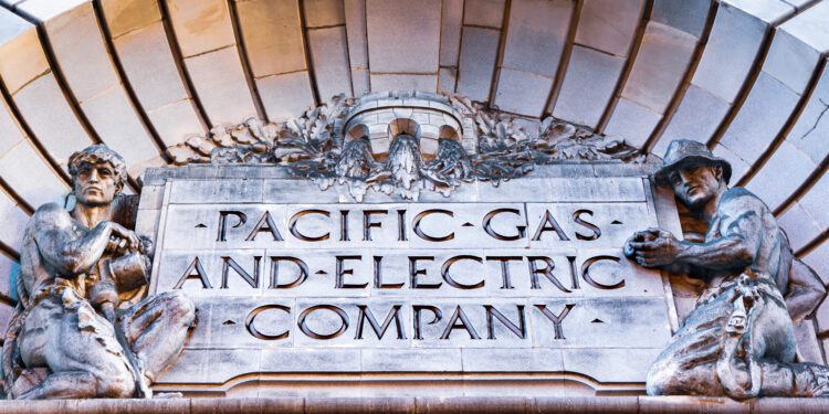 PG&E asks for $7 billion government loan to limit California wildfire risk