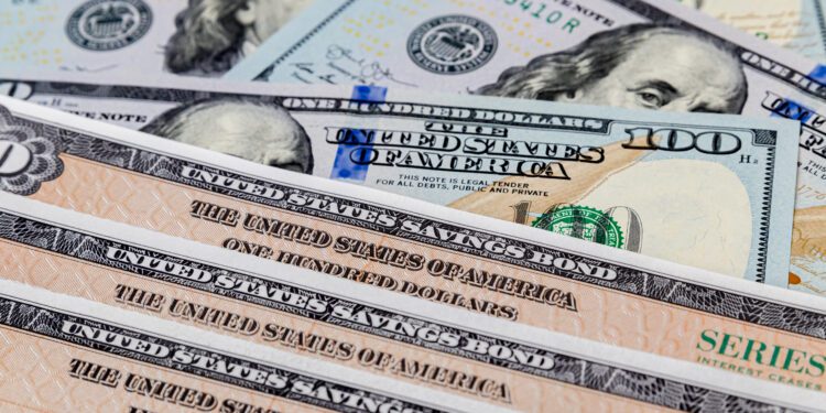 Wall Street shifts to T-bills over reverse repos