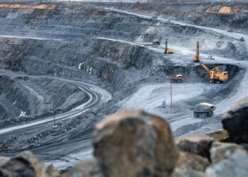 Lithium shortage pushing carmakers into mining ventures