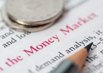 Government tries to shore up money-market funds