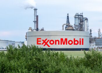 Exxon bets big on carbon with pipeline operator purchase
