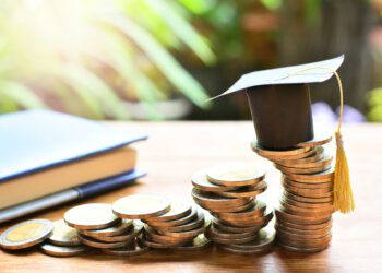 56% of student loanees to choose between groceries and paying debt