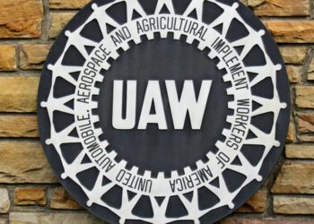 Auto union greenlights possible strikes