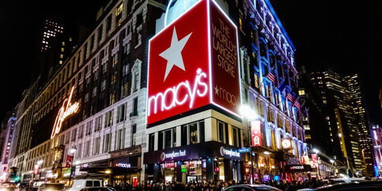 Macy’s shifts focus to smaller stores