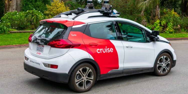 Cruise reduces robotaxi services in San Francisco