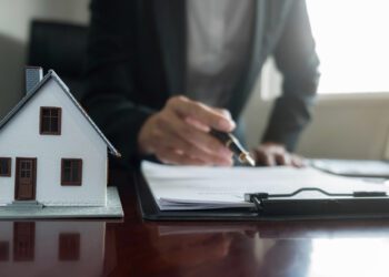 US mortgage demands fall to 28-year low