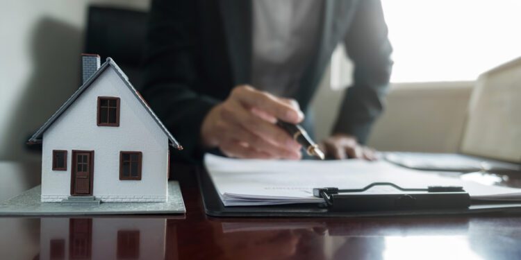 US mortgage demands fall to 28-year low