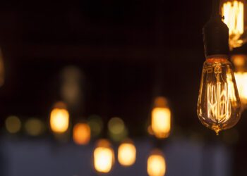 New energy regulations change incandescent light sales in US