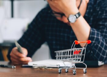 Inflation woes cause consumer confidence to decline