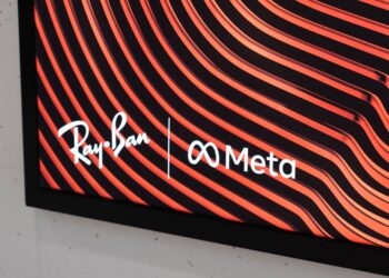 Meta’s smart glasses suffer from low use rate