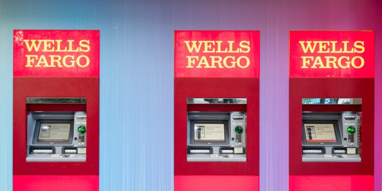Wells Fargo solves direct deposit glitch