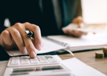 US consumer spending misses expectations in Q2