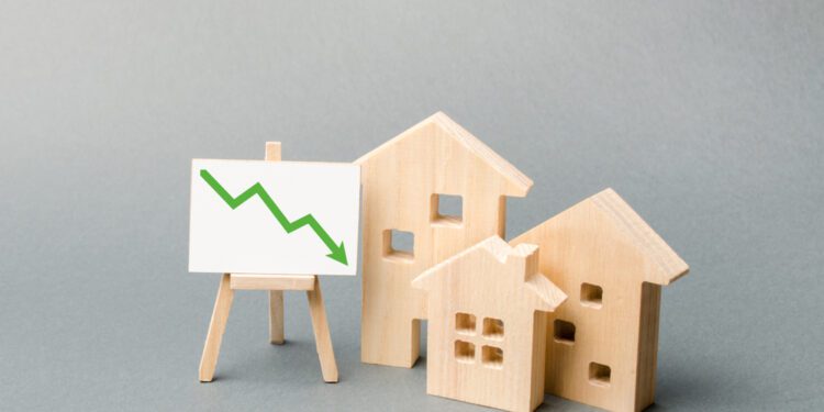 U.S. apartment rents set to drop with new supply influx