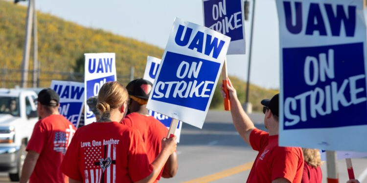 UAW begins strike against automaking giants