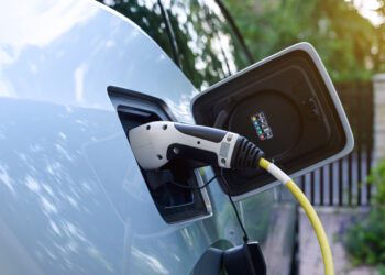 EV makers in need of expanded charging infrastructure