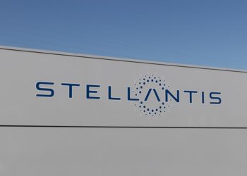 Stellantis proposes 14.5% wage hike to UAW