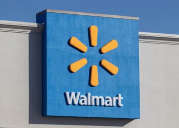 Walmart slashes new hire starting pay