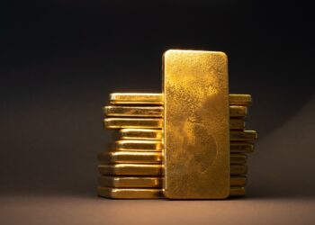 Gold rises 5% to reach another record high - CEO North America Costco begins selling gold bars to customers