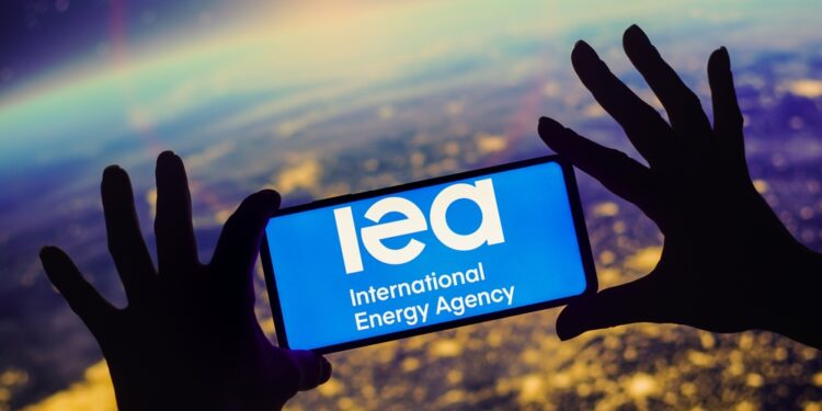 IEA head predicts fossil fuel demand to peak in 2030
