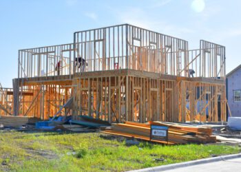 US homebuilder confidence reaches 10 month low
