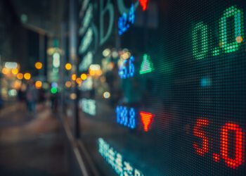 Dow falls 400 points following rising Treasury yield