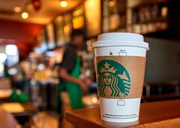 Starbucks aims away from disposable cups