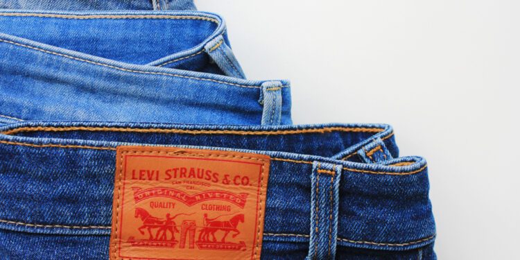 Levi Strauss drops 2023 sales expectations