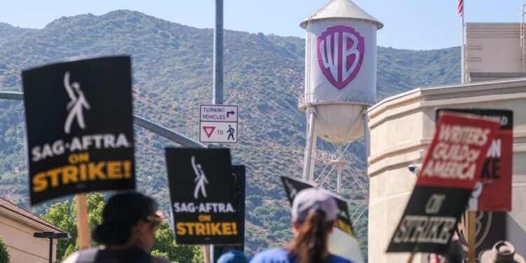 SAG-AFTRA resumes negotiations with AMPTP - CEO North America SAG-AFTRA resumes negotiations with AMPTP