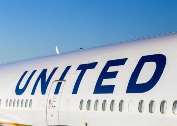 United Airlines pilots ratify new contract deal