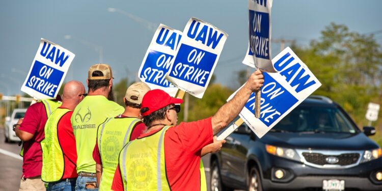 Automakers lay off 500 workers due to UAW strike