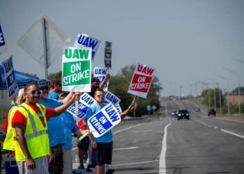 UAW reaches tentative deal with General Motors
