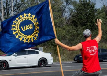 UAW reaches tentative deal with Ford, Stellantis